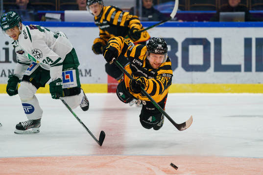 Färjestads Michael Lindqvist och Skellefteås Oskar Nilsson