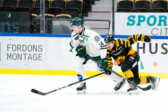 Färjestads Victor Ejdsell och Skellefteås Tuomas Kiiskinen