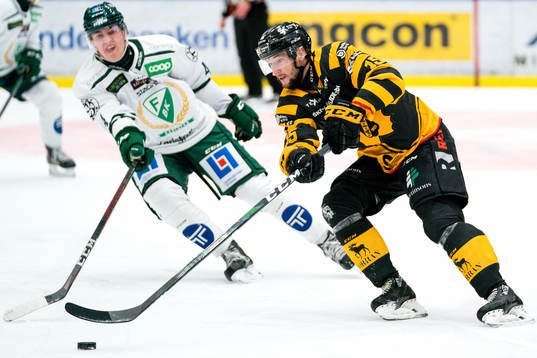 Skellefteås Melker Karlsson och Färjestads Oscar Lawner