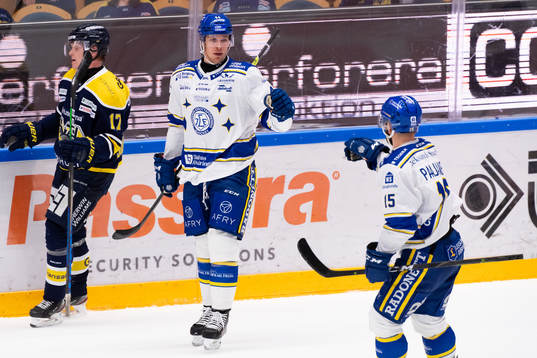 Leksands Carter Ashton jublar