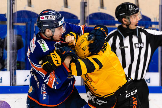 Bråk mellan Växjös Hardy Häman Aktell  och Skellefteås