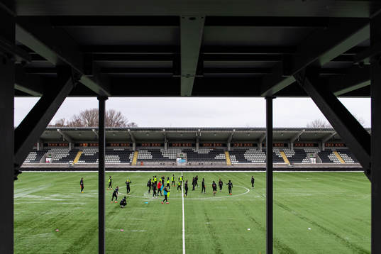Spelare och ledare samlas