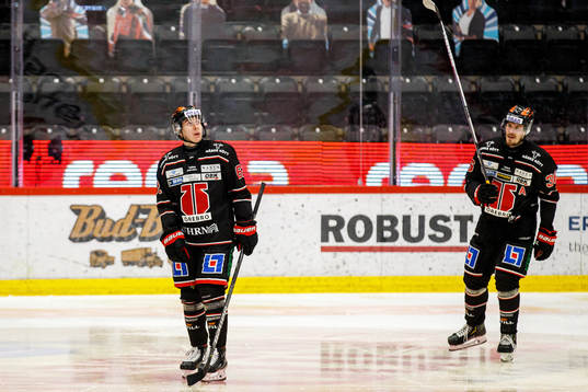 Örebros Robert Leino och Emil Larsson deppar