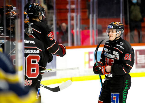 Örebros Joonas Rask jublar