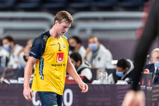 Jonathan Carlsbogård of Sweden looks dejected