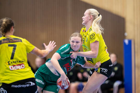 Skurus Alexandra Bjärrenholt och Sävehofs Elin Karlsson