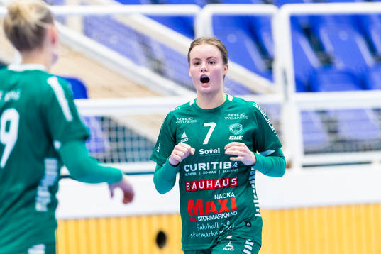 Skurus Elin Hansson jublar