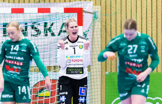 Sävehofs målvakt Sofie Börjesson jublar