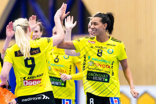 Sävehofs Jamina Roberts jublar med lagkamrater