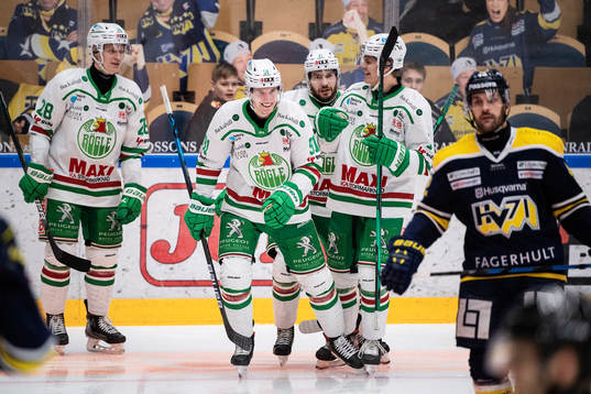Rögles Adam Tambellini jublar
