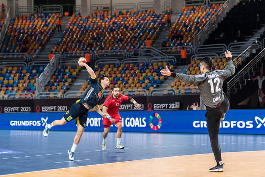 Hampus Wanne of Sweden and goalkeeper Felipe Garcia of Chile