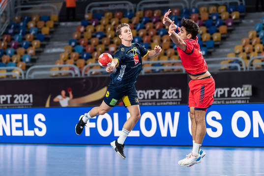 Lucas Pellas of Sweden and Rdorigo Salinas of Chile