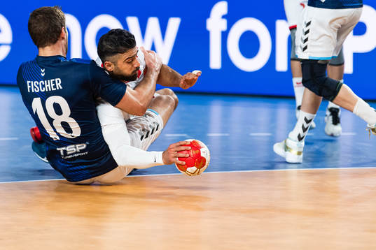 Jose Guillermo Fischer of Argentina and Huasin Alsayyad of