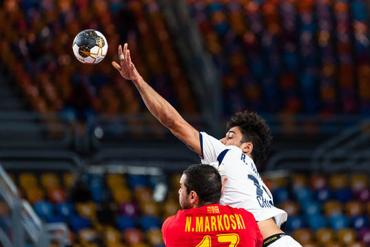 Rdorigo Salinas of Chile and Nikola Markoski of North