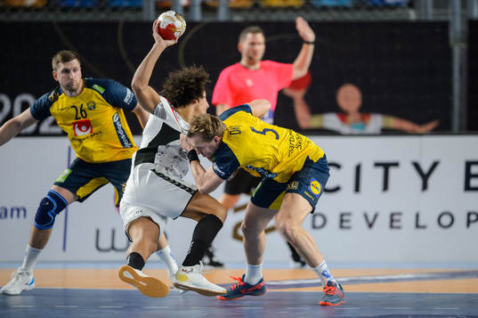 Max Darj of Sweden and Ali Zein of Egypt