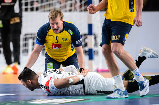 Max Darj of Sweden reacts against Mohammed Mamdouh of Egypt