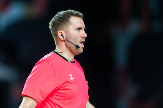 Referee Lars Jørum