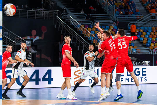Yahia Omar of Egypt shoots past Pavel Andreev and Azat