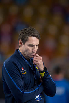 Glenn Solberg, head coach of Sweden looks dejected