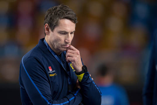 Glenn Solberg, head coach of Sweden looks dejected