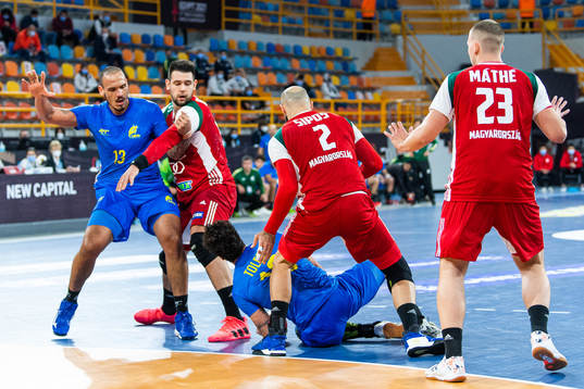 Rogeiro Moraes of Brazil with Bence Bánhidi and Adrián