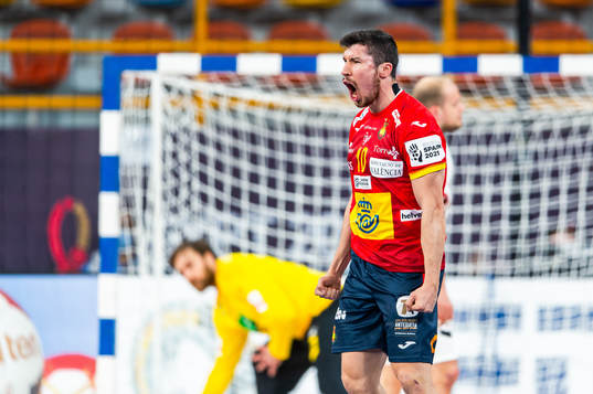 Alex Dujshebaev Dovichebaeva of Spain celebrates