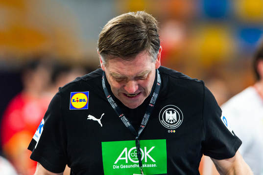 Alfred Gíslason, head coach of Germany reacts