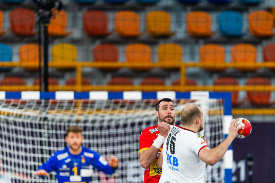 Gedeon Guardiola Villaplana of Spain and Paul Drux of