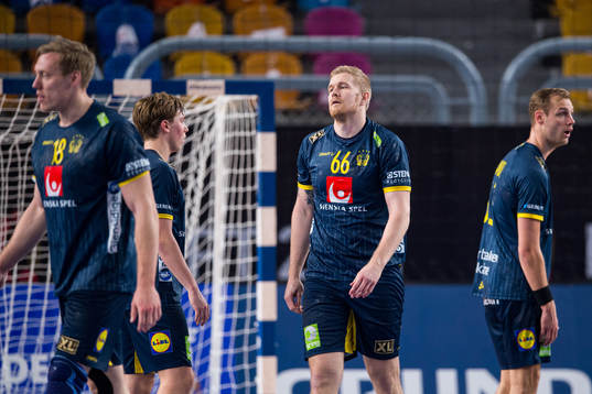 Anton Lindskog and Lukas Sandell looks dejected