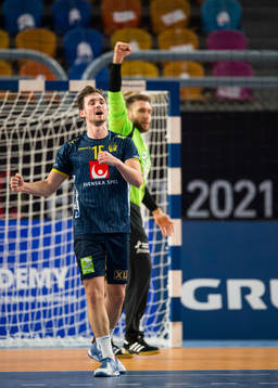 Hampus Wanne of Sweden looks dejected