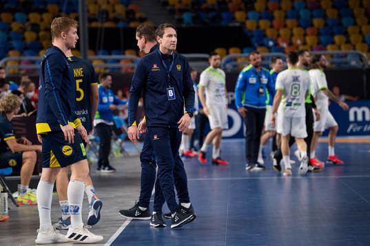 Glenn Solberg, head coach of Sweden looks dejected