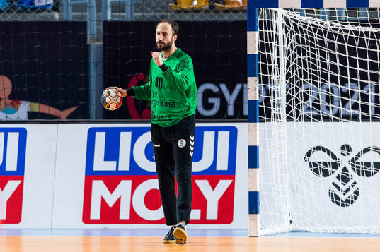 Goalkeeper Sergio Carlos Leonel Maciel celebrates