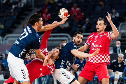 Nicolas Bonanno and Federico Pizarro of Argentina defend