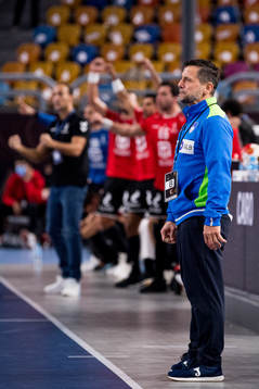 Ljubomir Vranjes, head coach of Slovenia looks dejected