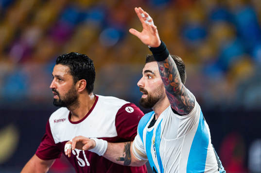 Yassine Sami of Qatar and Lucas Dario Moscariello of