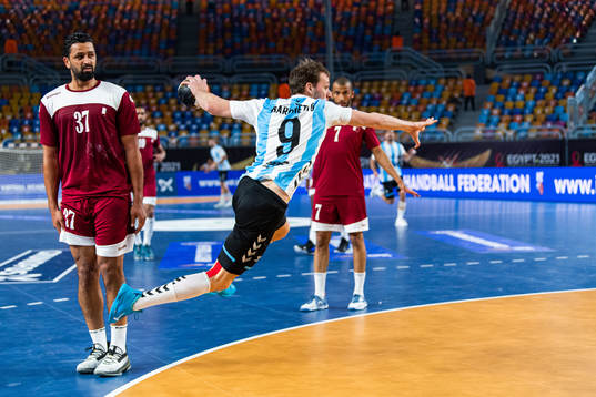 Yassine Sami of Qatar and Santiago Baronetto of Argentina