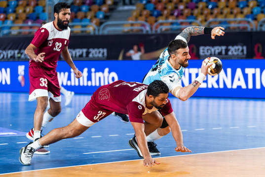 Yassine Sami of Qatar and Lucas Dario Moscariello of