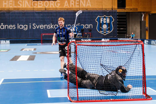 Helsingborgs Max Wahlgren gör mål bakom Höllvikens