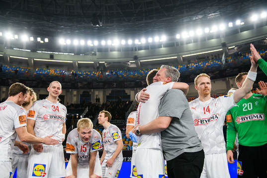 Lasse J. Svan and Nikolaj Jacobsen, head coach of Denmark