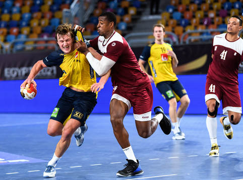 Jonathan Carlsbogård of Sweden and Rafael Capote of Qatar