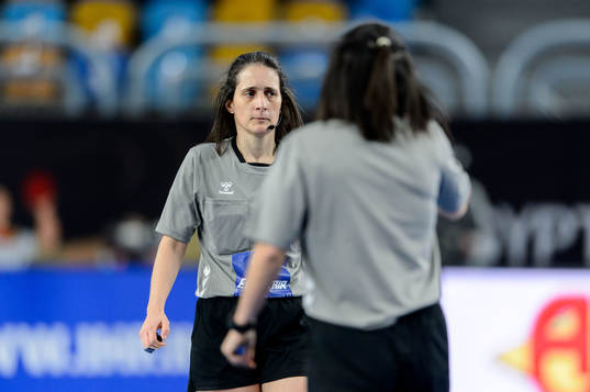 Referee Julie and Charlotte Bonaventura