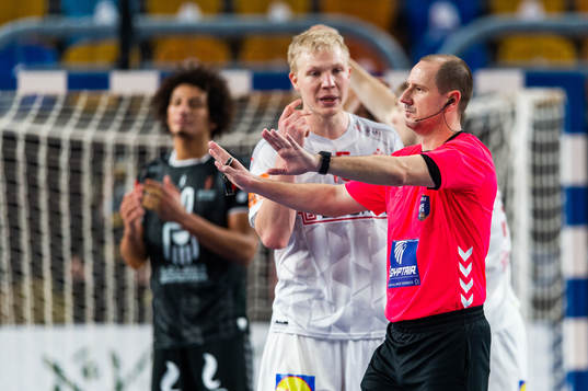 Referee Boris Milosevic