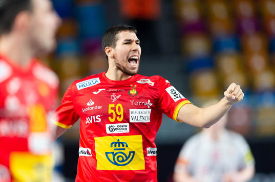 Daniel Dujshebaev of Spain celebrates