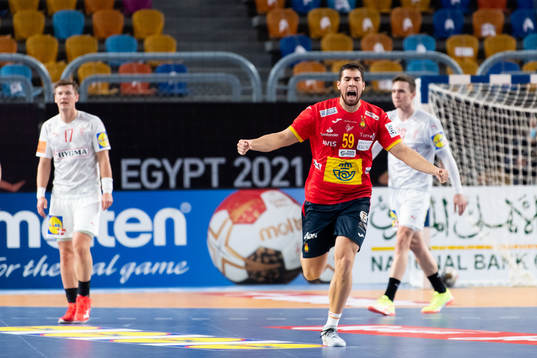 Daniel Dujshebaev of Spain celebrates
