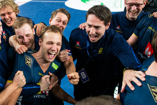 Lukas Sandell and Glenn Solberg, head coach of Sweden