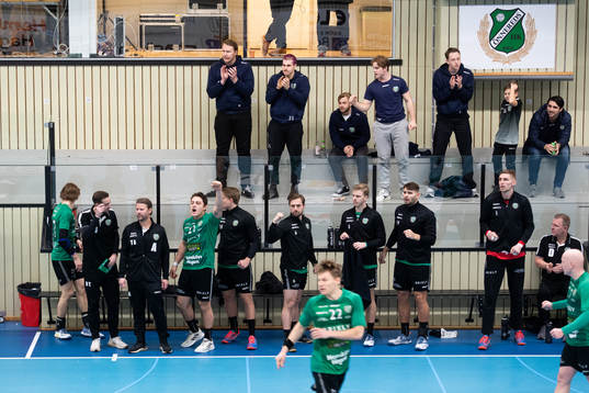 Önnereds Victor Rhodin jublar på läktaren