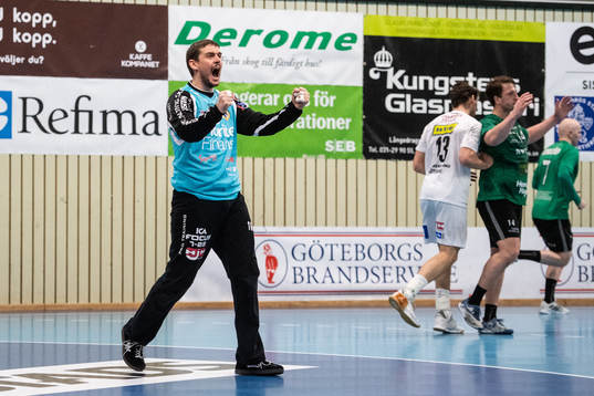 Redbergslids målvakt Adam Krantz jublar