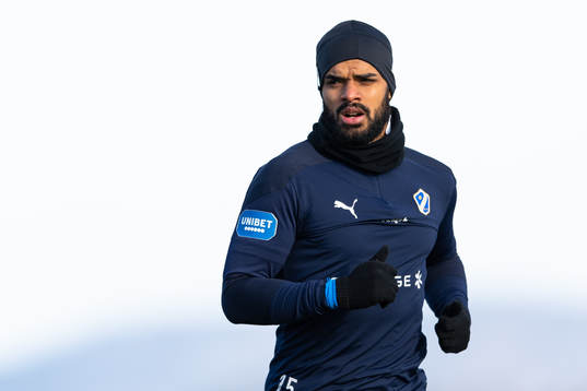 Phil Ofosu-Ayeh före träningsmatchen i fotboll mellan