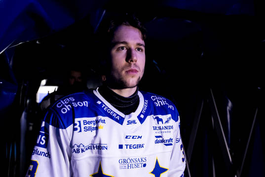 Leksands August Berg innan ishockeymatchen i SHL mellan