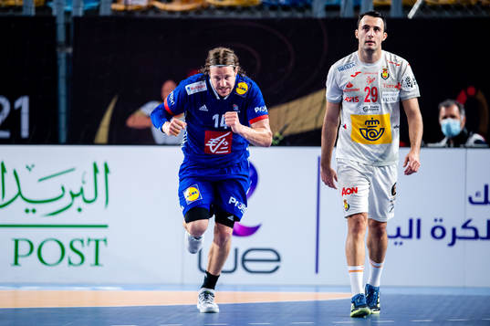 Kentin Mahe of France celebrates and Aitor Arino Bengoechea